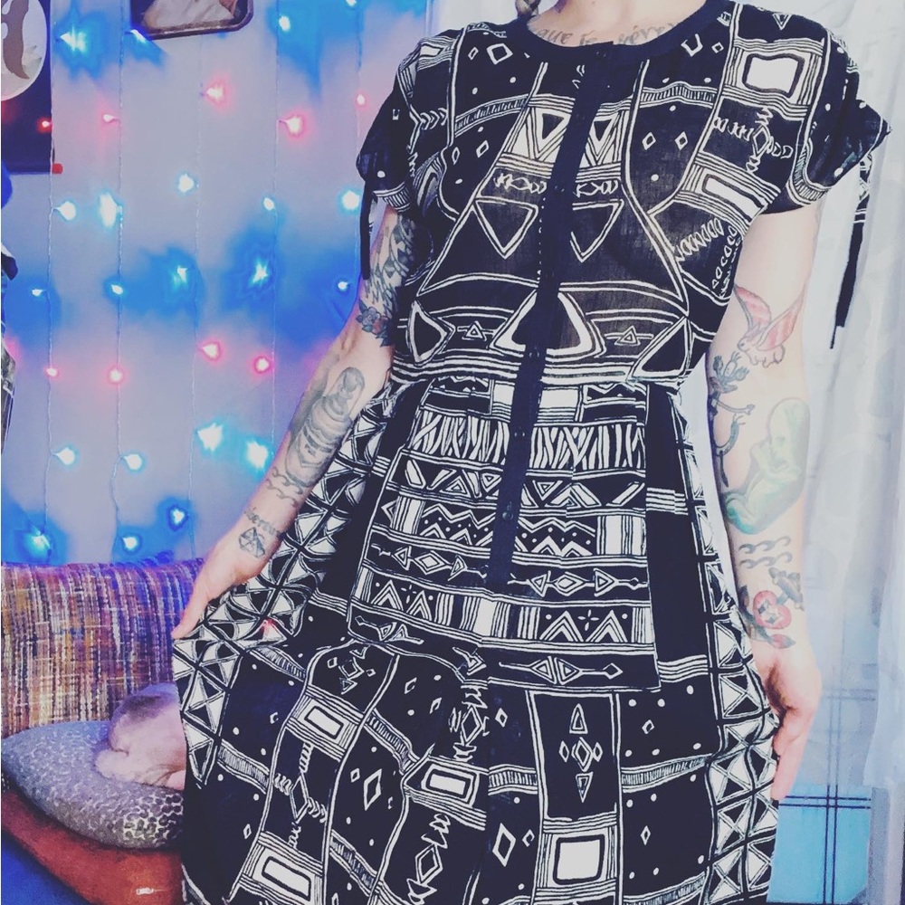 stunning sheer vintage b/w dress 💋🦇💋